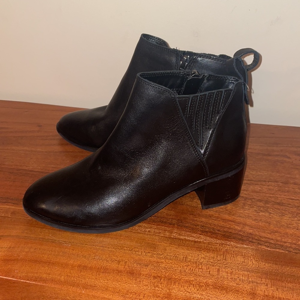 EVOLVE by Easy Spirit scuff black heeled Chelsea booties 5.5
